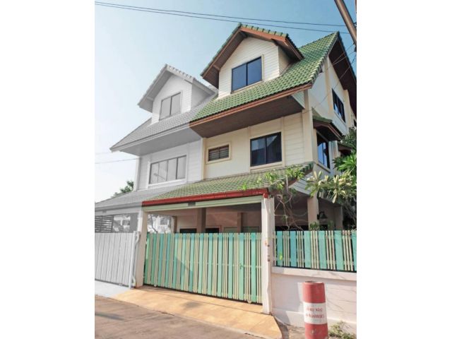 ให้เช่าบ้านทาวน์โฮม 3 ชั้น ลาดพร้าว 97