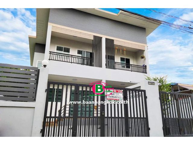 บ้านแฝด 2 ชั้น โครงการ มารวย 2 เนื้อที่ 33 ตรว. มี 2 ห้องนอน 2 ห้องน้ำ ถนนพหลโยธิน เขตสายไหม