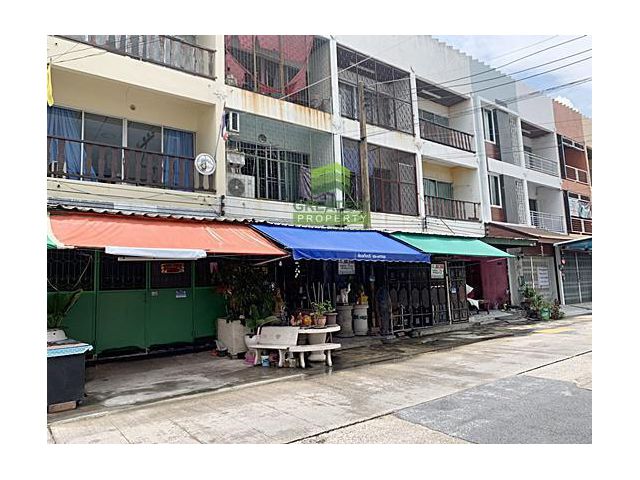 หมู่บ้าน เปรมปรีดิ์ รังสิต-คลอง2 ขายด่วน อาคารพาณิชย์ 3 ชั้น เนื้อที่ 18 ตร.ว 2 คูหา (แบ่งขาย) ทำเลดี ราคาต่อรองได้