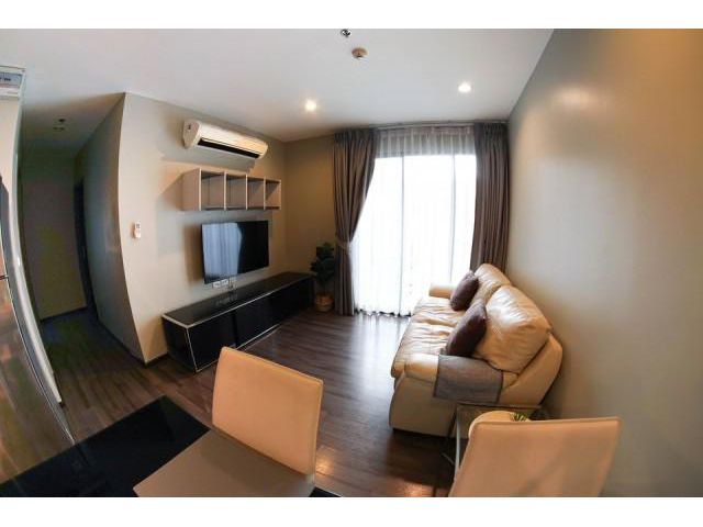 รหัสทรัพย์  2212 The Base Park West  ตกแต่งพร้อมอยู่ เครื่องใช้ไฟฟ้าครบ