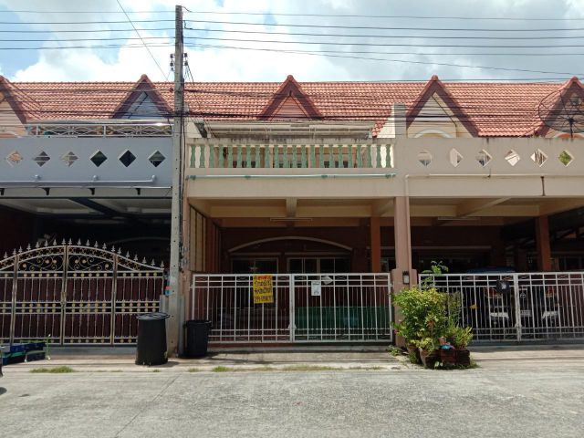 ขายด่วนบ้าน 2 ชั้น หมู่บ้านพรทวีวัฒน์ 3 เลียบคลองสอง