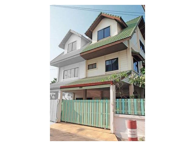 BC053 ให้เช่าบ้านแฝด3ชั้นแปลงมุม พร้อมอยู่ เนื้อที่ 41 ตรว ซอยลาดพร้าว93ลัดไปลาดพร้าว101ได้ ค่าเช่า 23,000 บาท