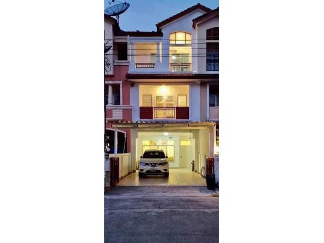รหัสทรัพย์  2311 ทาวน์เฮาส์ หมู่บ้าน The Balcony Home   ใกล้ MEGA Bangna