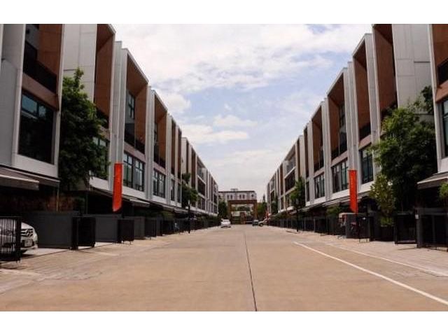 For Rent ทาวน์โฮม3.5ชั้น หลังมุม ย่านพัฒนาการ Arden Pattanakarn ซอยพัฒนาการ20 ใกล้ทางด่วนพัฒนาการ