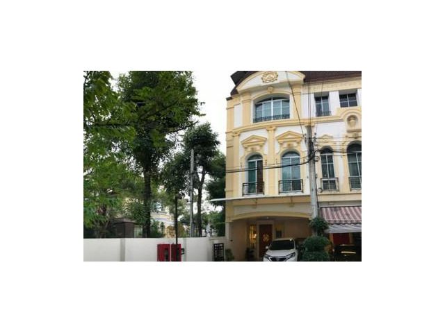 ทาวน์โฮม บ้านกลางกรุง แกรนด์ เวียนนา พระราม 3