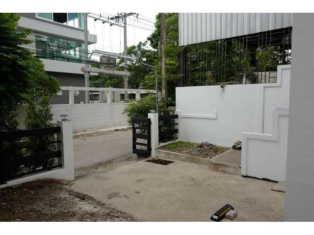ขายทาวน์โฮม 4 ชั้น หลังมุม ซอยลาดพร้าว 101