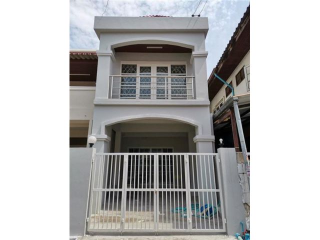 ขายทาวน์เฮ้าส์ 2 ชั้น รามคำแหง52/2 บางกะปิ ใกล้เดอะมอลล์บางกะปิ บ้านรีโนเวทใหม่ 05383