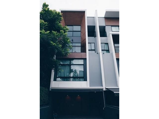 ทาวน์โฮมหลังมุม Arden ลาดพร้าว71 Loft Style