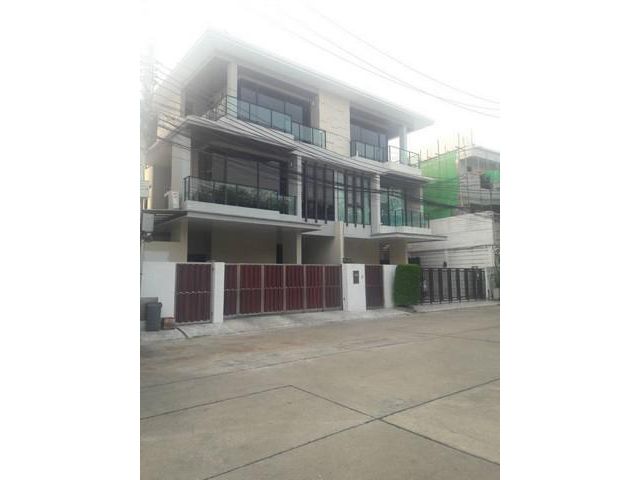 บ้านพร้อมอยู่ บ้านกลางเมืองรัชดา36
