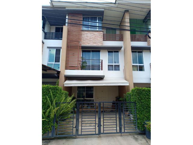 PS161TH161 ขายทาวน์โฮม 3 ชั้น โครงการ plus city park ศรีนครินทร์ สวนหลวง