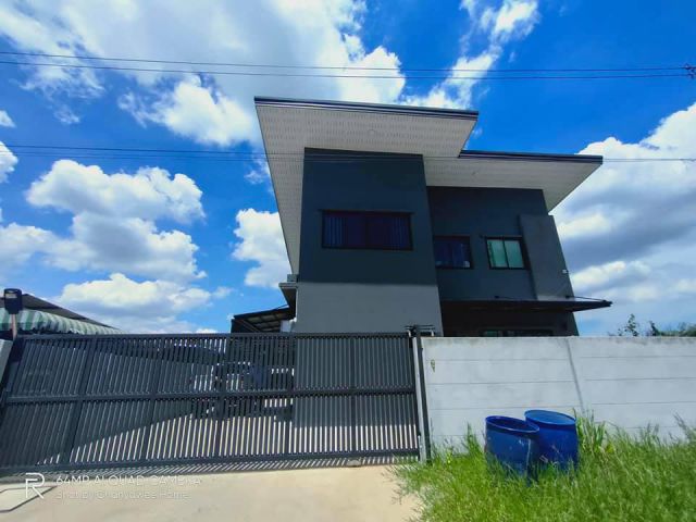 CH0011A GREY HOUSE บ้านเดี่ยวสร้างเอง พร้อมโกดัง สไตล์โมเดิ้ล ลอล์ฟ ถ.เศรษฐกิจ1