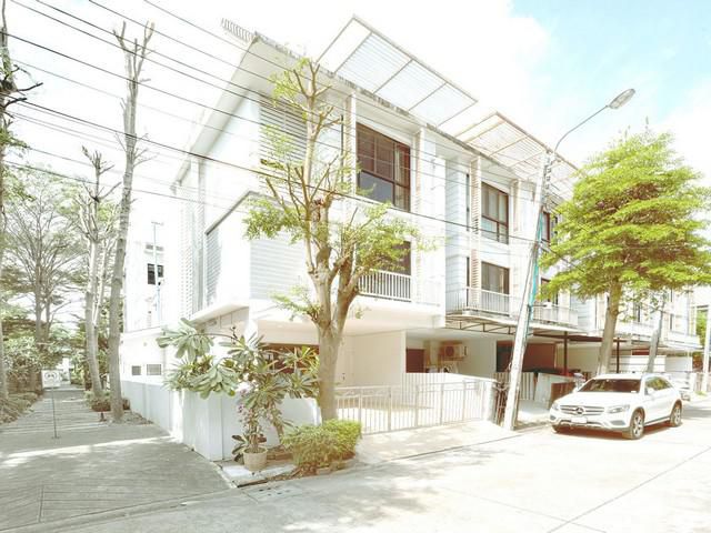 ให้เช่าทาวน์โฮม 3ชั้น ถนนสุขุมวิท77 อ่อนนุช