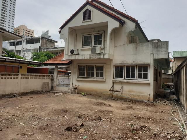 รหัสทรัพย์  2600 Home Office สุขุมวิท 61   หลังเมเจอร์ เอกมัย