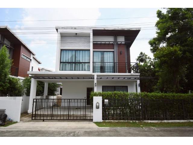 รหัสทรัพย์  2585 บ้านเดี่ยว หมู่บ้าน วีทู อ่อนนุช-พระราม 9 ใกล้  บ้าน Renovate ใหม่