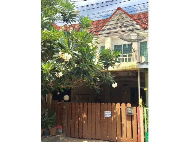 รหัสทรัพย์  2573 ทาวน์เฮ้าส์ ม.เฟิสท์โฮม ห้าแยกวัชรพล ซ.ร่วมมิตรพัฒนา  ใกล้ช้อปปิ้งมอลล์