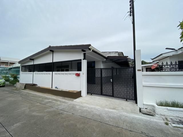 PB13ให้เช่าบ้านเดี่ยว ถนนโชคชัย4