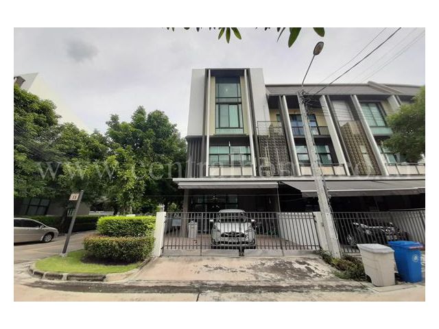 ทาวน์โฮม ฟลอร่า วงศ์สว่าง หลังมุม หน้าสวน