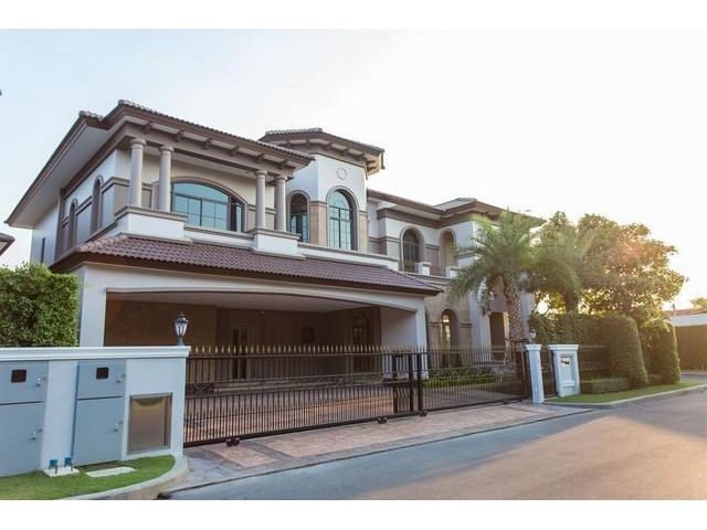 คฤหาสน์หรู หลังมุม THE GRAND PINKLAO