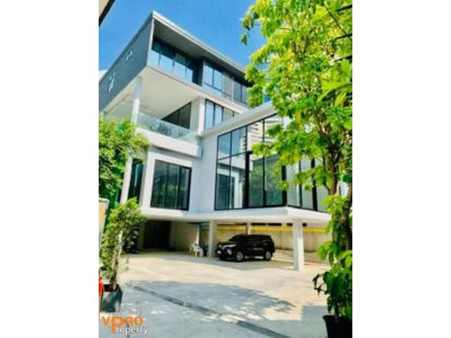ขาย บ้านเดี่ยว สไตล์โมเดิร์นอาคาร 4 ชั้น