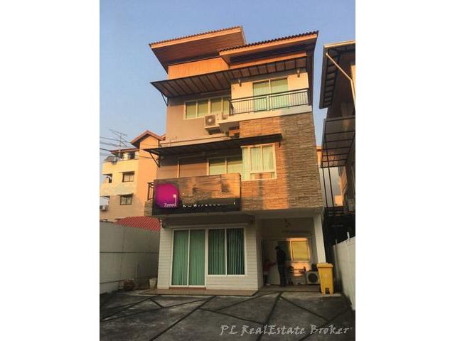 ขายโฮมออฟฟิศ 3 ชั้น 450 ตารางเมตร ซอยลาดพร้าว 110