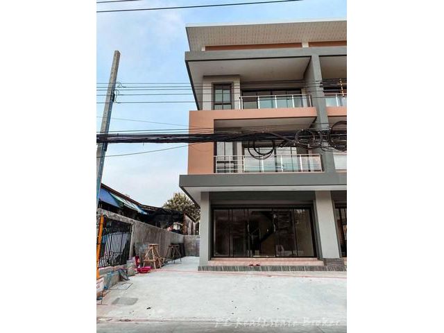 ให้เช่าทาวน์โฮม3 ชั้น รามอินทรา19 พื้นที่ 400 ตรม.
