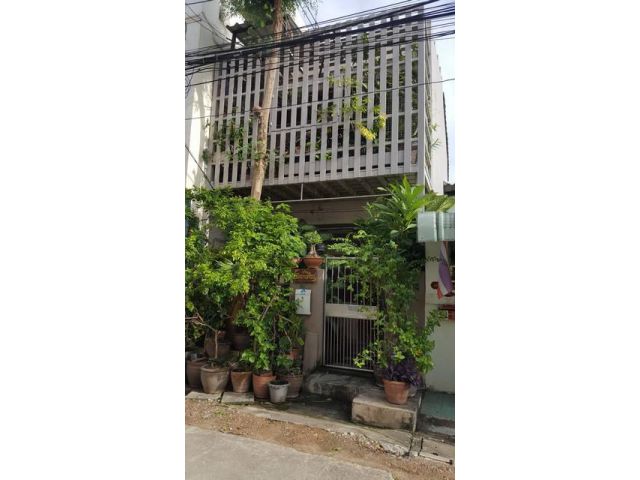 ทาวน์เฮ้าส์ 2 ชั้น 20 ตรว. หมู่บ้านประชานิเวศน์ 3