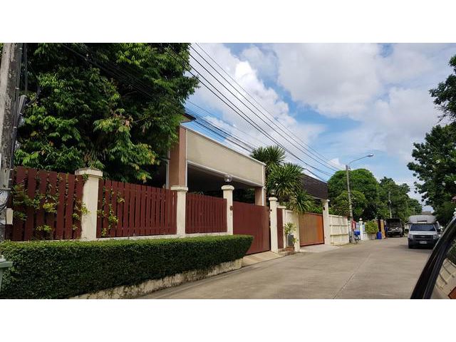 ขายที่ดิน ลาซาล 130 วา หน้ากว้างสวย ใกล้เซ็นทรัล