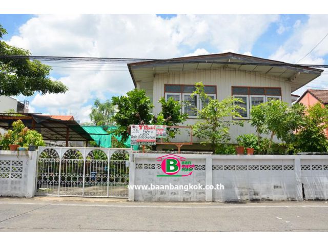 บ้านเดี่ยว 2 ชั้น หลังมุม ซอยชื่นสิทธิ์ 8 / พหลโยธิน 62 เนื้อที่ 56 ตรว. มี 3 นอน 2 น้ำ จ.ปทุมธานี