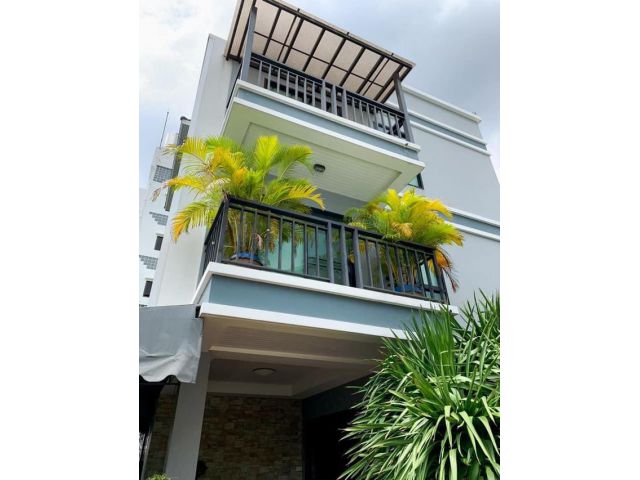 ขายบ้านเดี่ยว 3 ชั้นพร้อมโกดัง ซ.สุภาพงษ์ 1