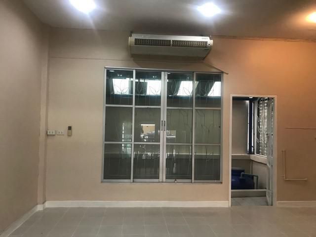 ให้เช่าทาวน์โฮม 3ชั้น โครงการบ้านกลางเมือง โชคชัย4