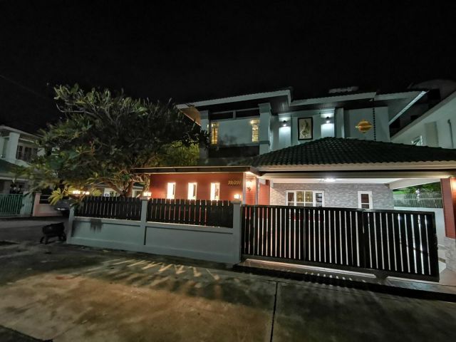 ให้เช่าบ้านเดี่ยวหลังใหญ่ ตกแต่งสวย พร้อมเฟอร์นิเจอร์ ใกล้อัสสัมชัญ ศรีราชา ชลบุรี