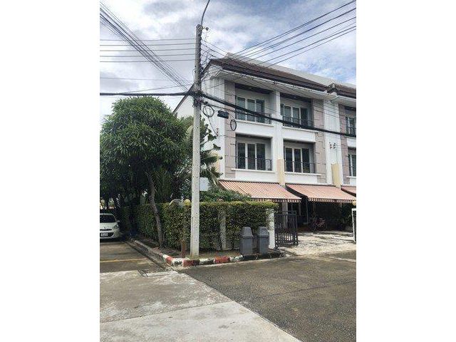 ขายทาวน์โฮม 3 ชั้น 2 คูหา พระราม9 ลาดพร้าว