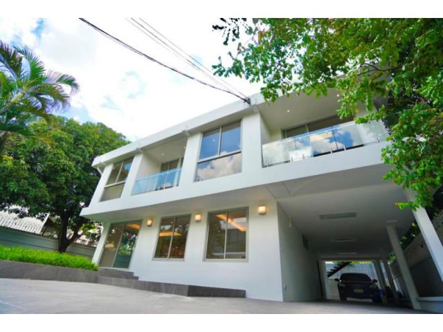 ขายบ้านเดี่ยว ถนนสุขุมวิท 71 ซอยปรีดีพนมยงค์ 14 ขนาด 108 ตร.ว. บ้านรีโนเวทใหม่มีส่วนofficeสำนักงานพร้อมอยู่