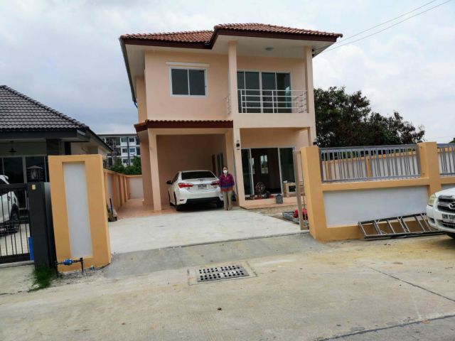 ขายด่วนบ้านเดี่ยว 2 ชั้น 3 ห้องนอน 2 ห้องน้ำ 1 ที่จอดรถ เนื้อที่ 50 ตรว. ต.หนองตำลึง อ.พานทอง จ.ชลบุรี