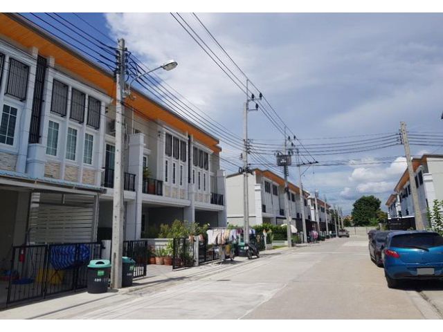 ขาย ทาวน์เฮ้าส์ โกลเด้นทาวน์ 2 บางนา-สวนหลวง เฉลิมพระเกียรติ ร.9 ซ.30 เขตประเวศ กรุงเทพมหานคร