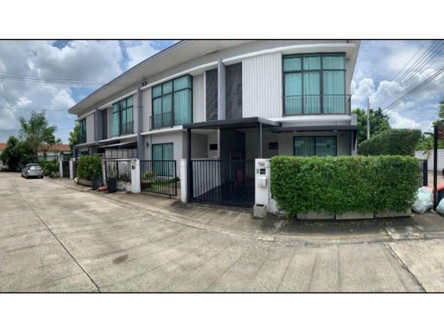 ทาวน์โฮม2ชั้นหลังริม หมู่บ้านพฤกษาวิลล์ 64 ติดกับซอยสายไหม 47