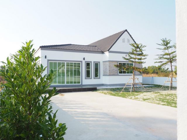 ขายบ้านเดี่ยว 100 ตรว.2ห้องนอน2ห้องน้ำ1ห้องโถง2ที่จอดรถในราคาเพียง เริ่มต้น 1.99 ล้านบาทจ.ฉะเชิงเทรา