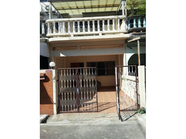 ขายบ้านทาวน์เฮ้าส์ เนื่อที่ 17 ตรว วัฒนา