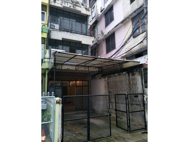 ให้เช่าทาวน์เฮ้าส์ 4ชั้น ถนนสีลม ซอยพิพัฒน์