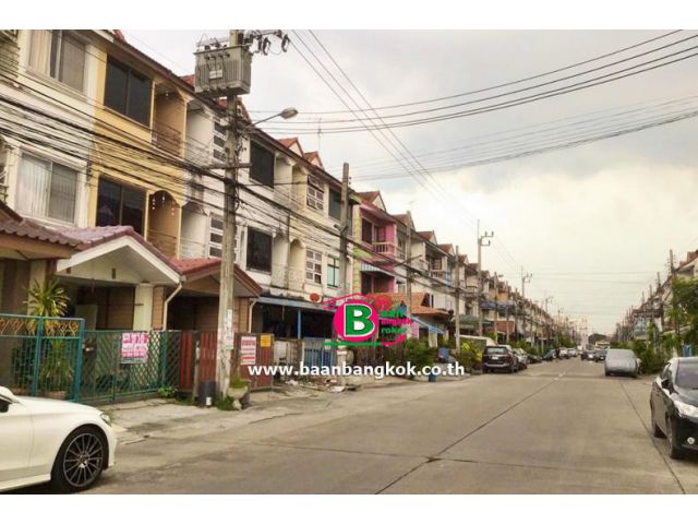 ทาวน์เฮาส์ 3 ชั้น โครงการ สุภาวัลย์ เนื้อที่ 18 ตรว. มี 4 ห้องนอน 2 ห้องน้ำ ถนนหทัยราษฎร์ เขตคลองสามวา