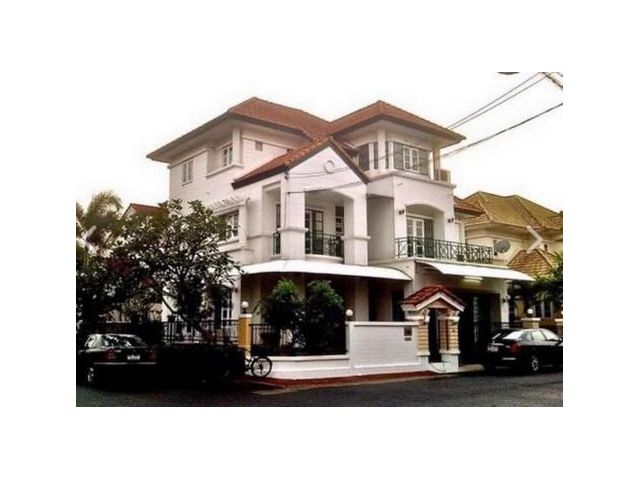 ให้เช่าบ้านเดี่ยวหลังมุม 3ชั้น ม.มัณฑนา สวนหลวงร.9