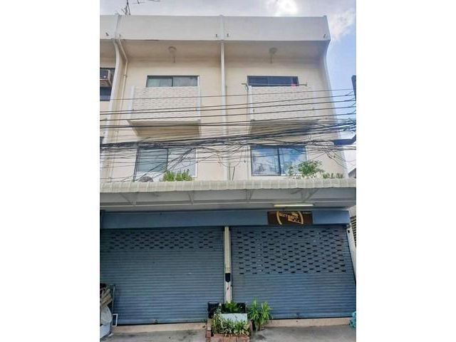 ให้เช่าอาคารพาณิชย์ 2 คูหา รีโนเวทใหม่ ลาดพร้าว