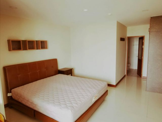 ขายด่วน คอนโด Floraville เพียง 3.5 ล้าน 2 ห้องนอน 2 ห้องน้ำ ปรับปรุงตกแต่งใหม่ ใกล้รถไฟฟ้า