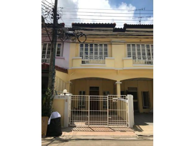 รหัสทรัพย์ B1628 บ้านสรานนท์ ลาดพร้าว101 ทาวน์เฮ้าส์ 2 ชั้นครึ่ง