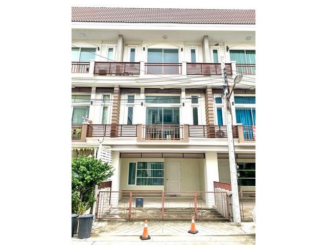 ให้เช่าทาวน์โฮม 3ชั้น พรีเมี่ยมเพลส5 รามอินทรา40