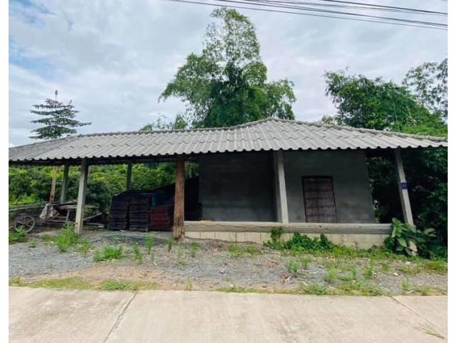ที่ดินพร้อมโครงสร้างบ้าน