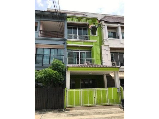 ให้เช่าทาวน์โฮม 3 ชั้นบ้านกลางเมืองลาดพร้าว 71