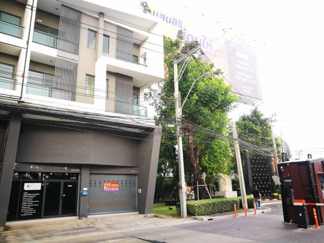 ขาย ทาวน์โฮม B Avenue วัชรพล โฮมออฟฟิศ 4 ชั้น 36 ตรว.(มี 2 ห้องติดกัน) มีชั้นลอย มีดาดฟ้า ติดถนนสุขาภิบาล 5 ใก