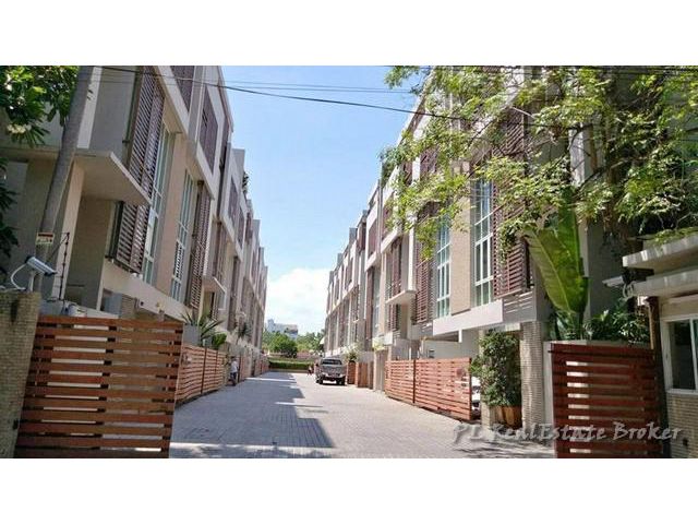 ขายทาวน์เฮ้า 4 ชั้น Park Lane เอกมัย12 ใกล้ BTS