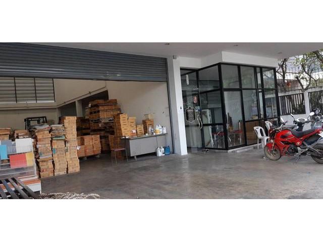 For Rent อาคาร 3ชั้น พร้อมโกดังเก็บสินค้าและห้องพัก ถนนลาดพร้าว101